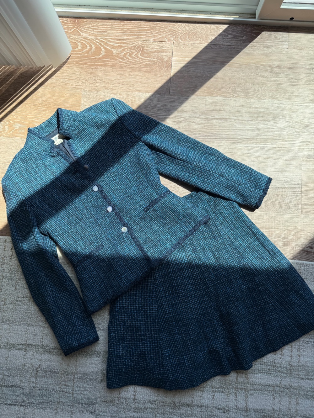 Suit/ skirt set